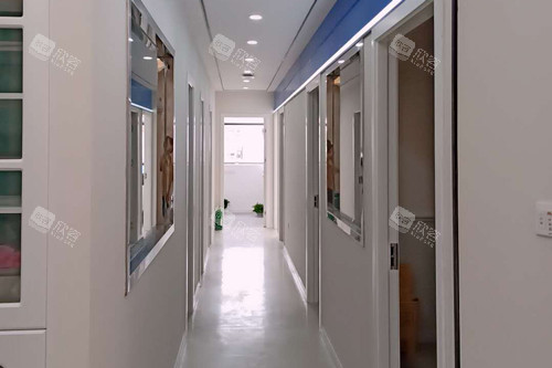武汉优益佳口腔青山店走廊图 武汉优益佳口腔青山店走廊图