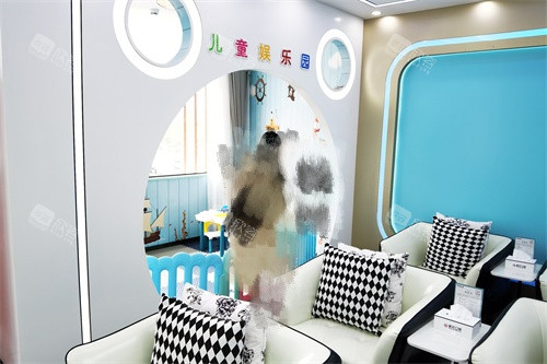 深圳凯伦口腔坂田店儿童游乐区及休息沙发 深圳凯伦口腔坂田店儿童游乐区及休息沙发