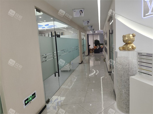 杭州雅莱口腔门诊滨江区滨江彩虹院走廊环境