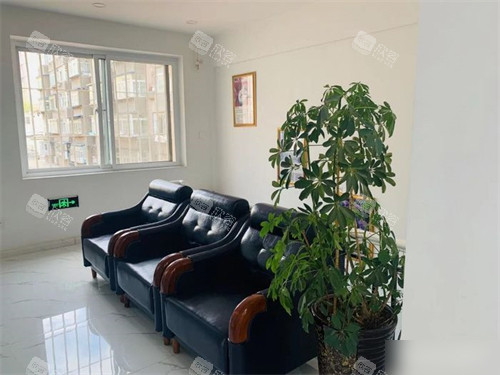 大连世康口腔山东路店候诊区沙发