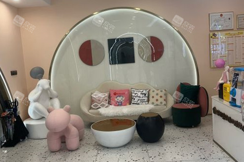 深圳童美口腔侨香店休闲区