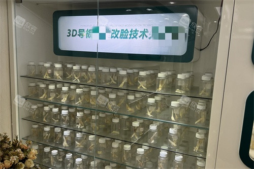 广州广大整形医院展示柜
