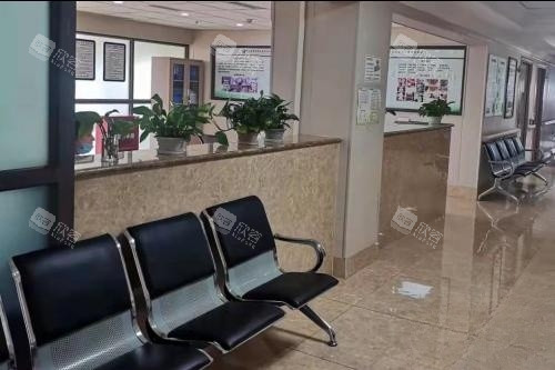 成都友谊医院疤痕科候诊区